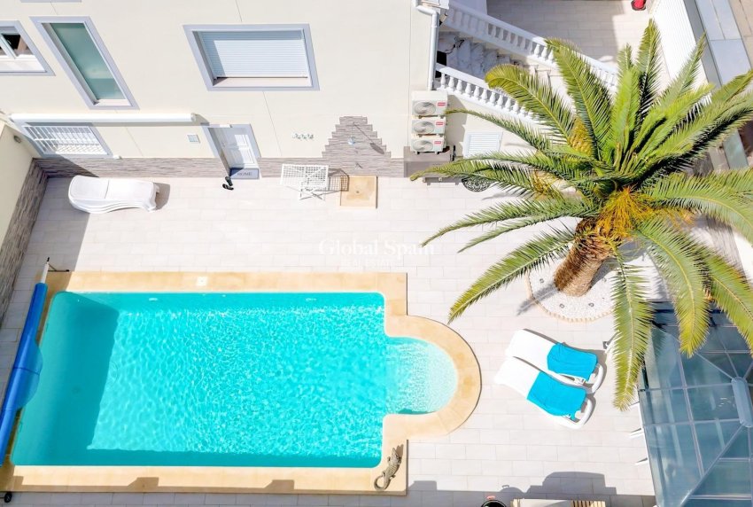 Resale - HOUSE -
TORREVIEJA - Punta Prima