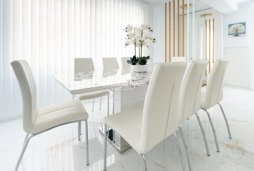 Resale - HOUSE -
TORREVIEJA - Punta Prima
