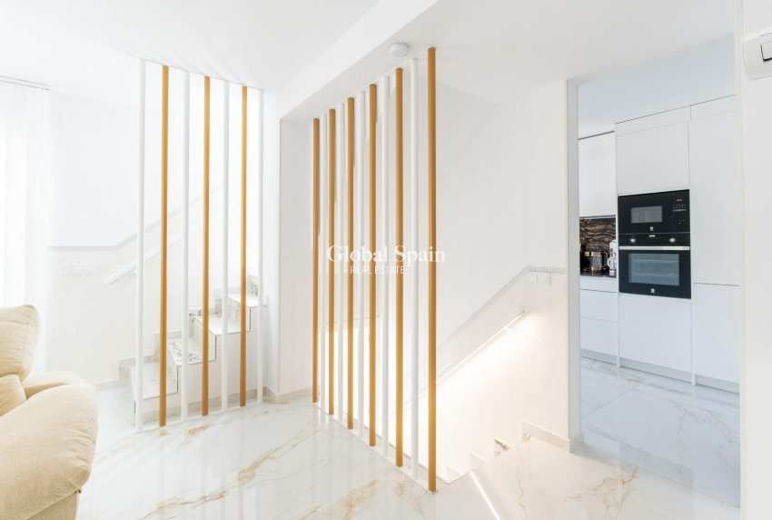 Resale - HOUSE -
TORREVIEJA - Punta Prima