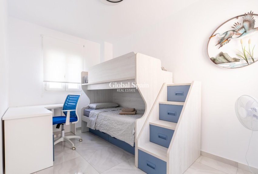 Resale - HOUSE -
TORREVIEJA - Punta Prima