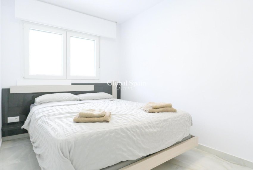 Resale - HOUSE -
TORREVIEJA - Punta Prima