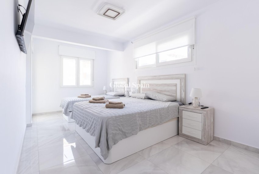 Resale - HOUSE -
TORREVIEJA - Punta Prima