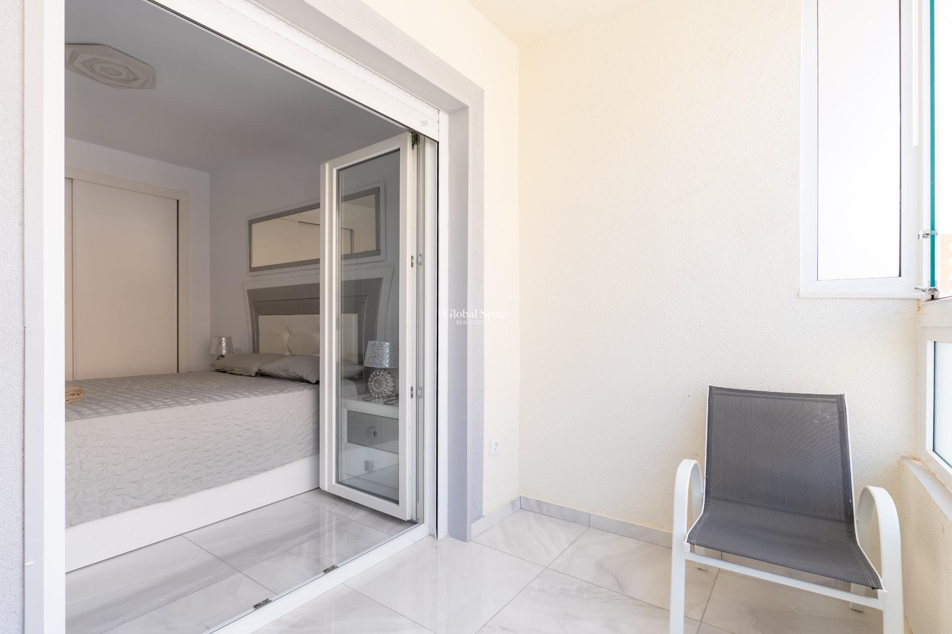 Resale - HOUSE -
TORREVIEJA - Punta Prima