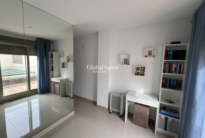 Resale - HOUSE -
TORREVIEJA - Punta Prima