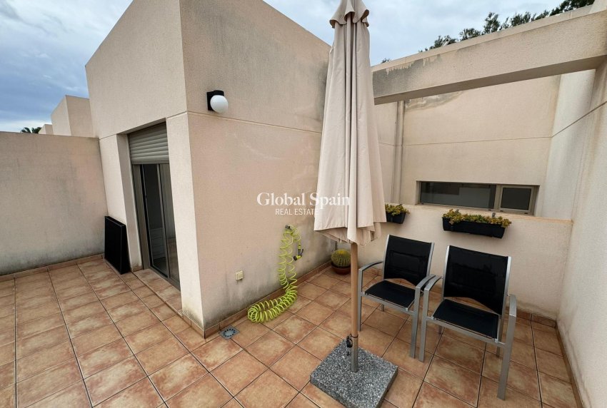 Resale - HOUSE -
TORREVIEJA - Punta Prima