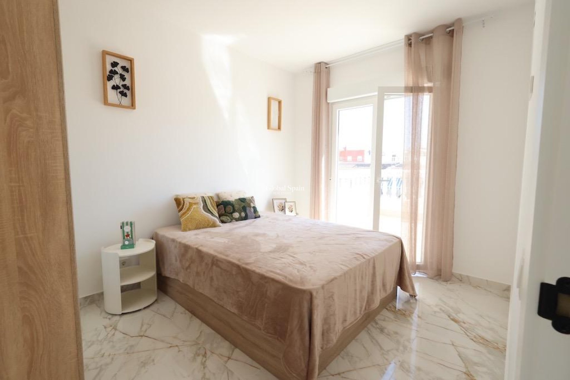 Resale - House -
TORREVIEJA - San luis
