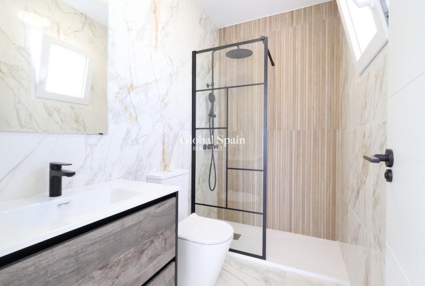 Resale - House -
TORREVIEJA - San luis