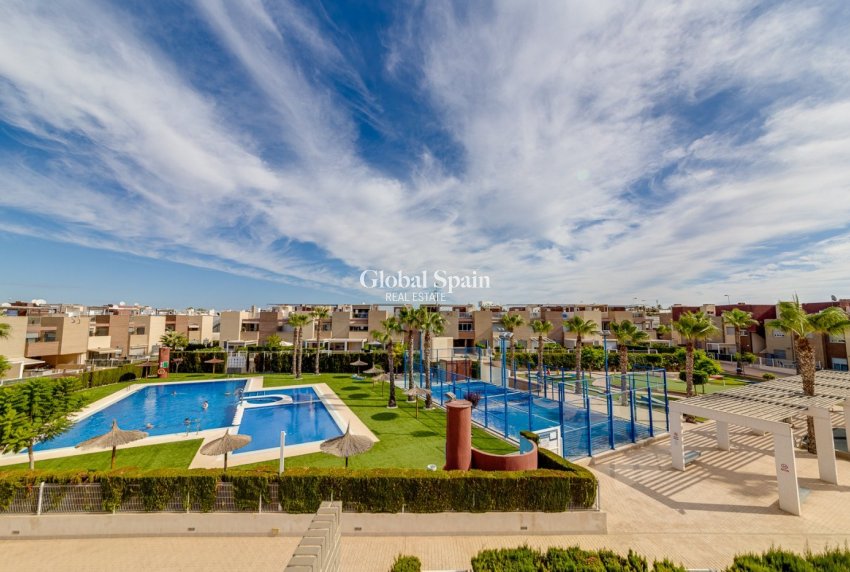 Resale - HOUSE -
TORREVIEJA - Sector 25