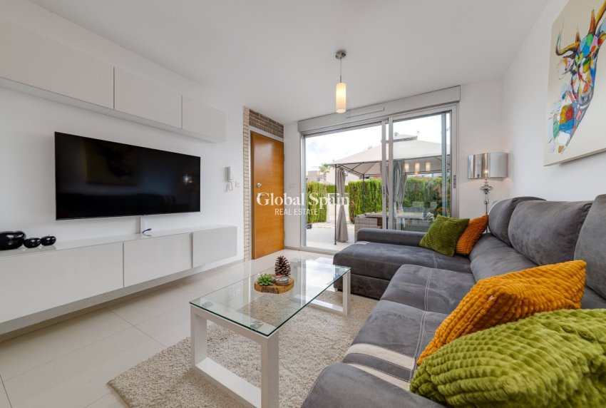 Resale - HOUSE -
TORREVIEJA - Sector 25