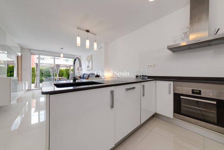 Resale - HOUSE -
TORREVIEJA - Sector 25