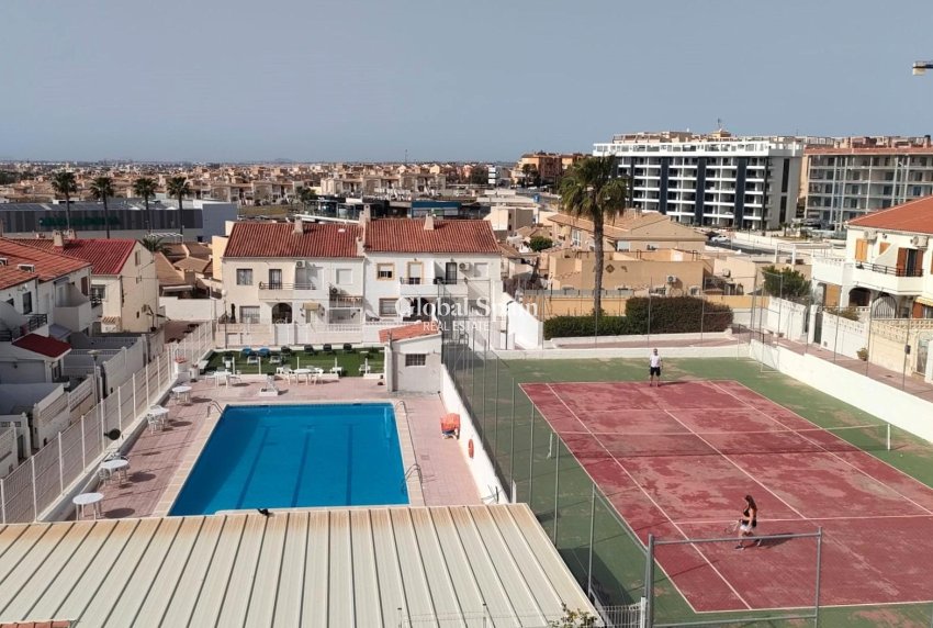 Resale - HOUSE -
TORREVIEJA - Sector 25