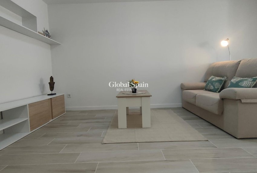 Resale - HOUSE -
TORREVIEJA - Sector 25