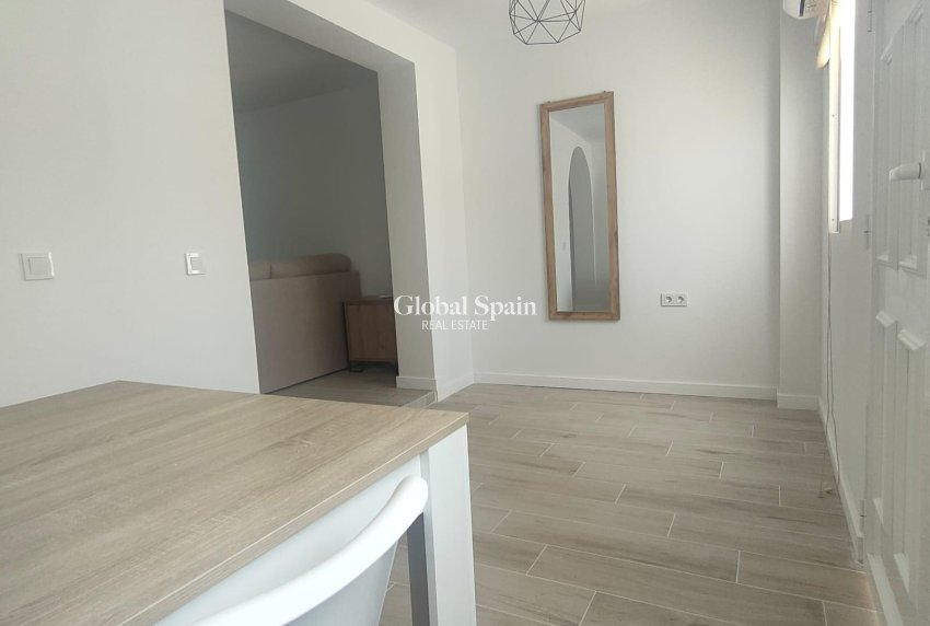 Resale - HOUSE -
TORREVIEJA - Sector 25