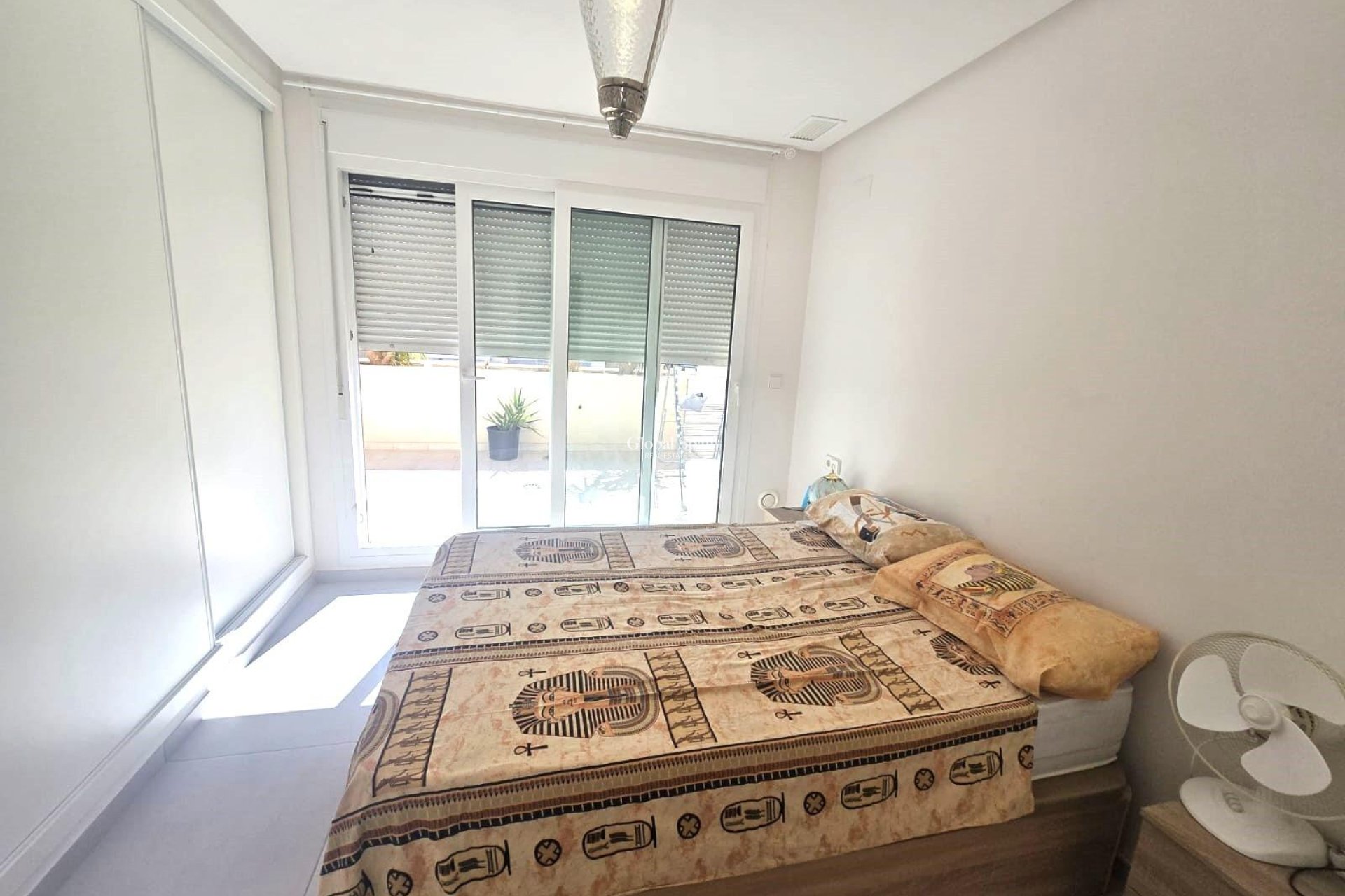 Resale - HOUSE -
TORREVIEJA - Sector 25