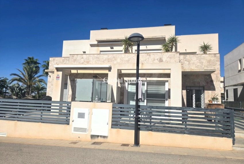 Resale - HOUSE -
TORREVIEJA - Sector 25