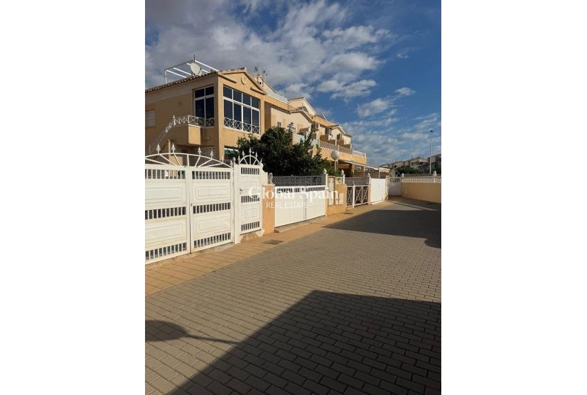 Resale - HOUSE -
TORREVIEJA - Torreblanca