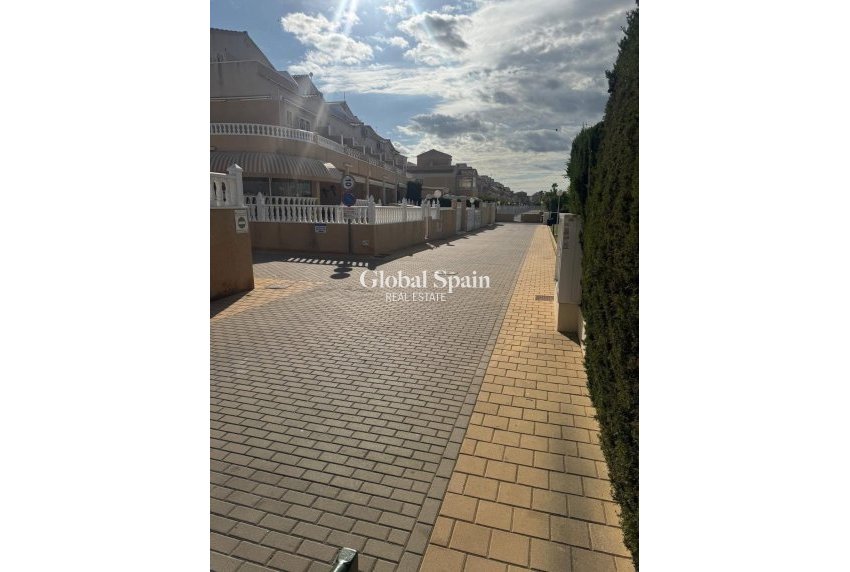 Resale - HOUSE -
TORREVIEJA - Torreblanca