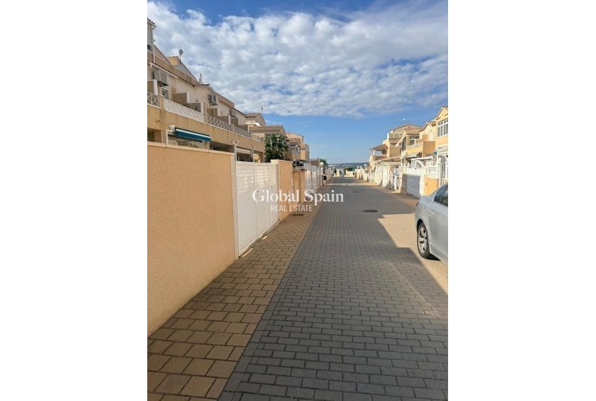 Resale - HOUSE -
TORREVIEJA - Torreblanca