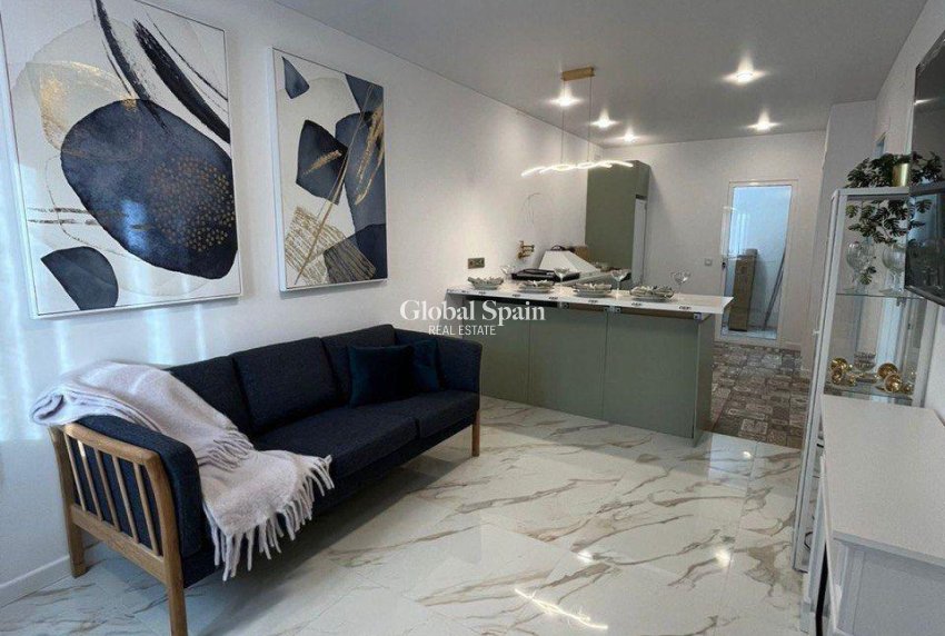 Resale - HOUSE -
TORREVIEJA - Torretas