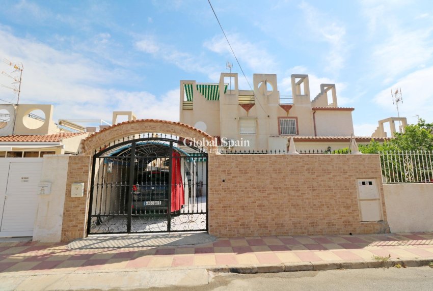 Resale - HOUSE -
TORREVIEJA - Torretas
