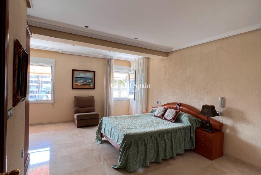 Resale - HOUSE -
TORREVIEJA - Torrevieja