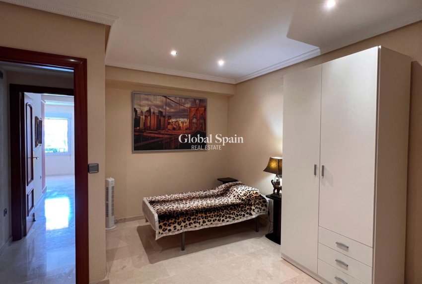 Resale - HOUSE -
TORREVIEJA - Torrevieja