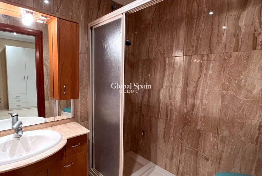 Resale - HOUSE -
TORREVIEJA - Torrevieja