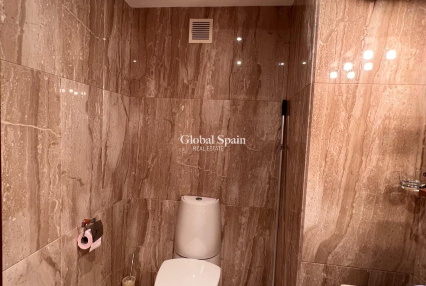 Resale - HOUSE -
TORREVIEJA - Torrevieja