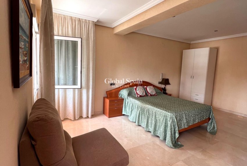 Resale - HOUSE -
TORREVIEJA - Torrevieja