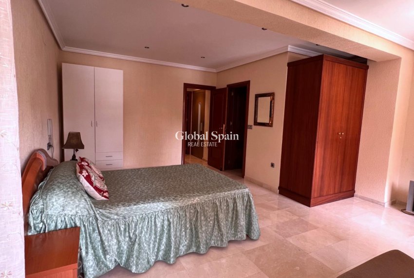 Resale - HOUSE -
TORREVIEJA - Torrevieja