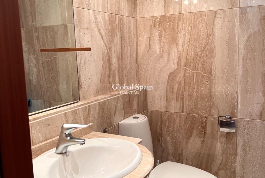 Resale - HOUSE -
TORREVIEJA - Torrevieja