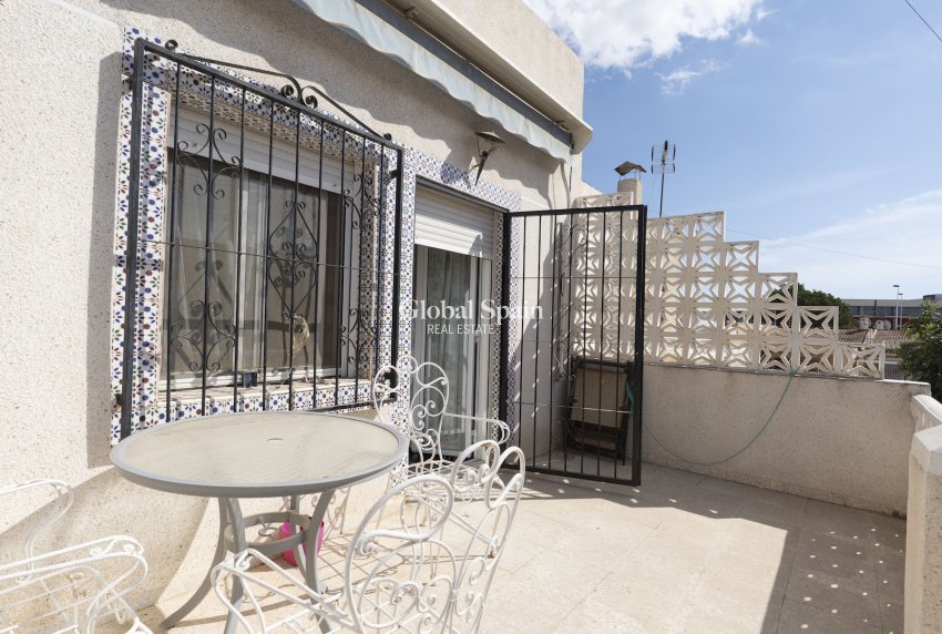 Resale - HOUSE -
TORREVIEJA - Torrevieja