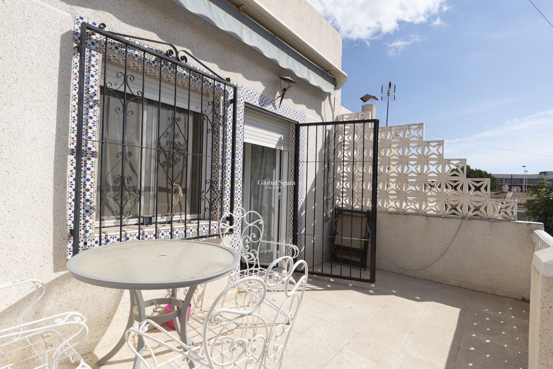 Resale - HOUSE -
TORREVIEJA - Torrevieja