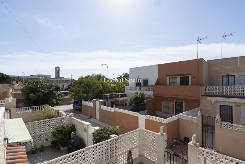 Resale - HOUSE -
TORREVIEJA - Torrevieja