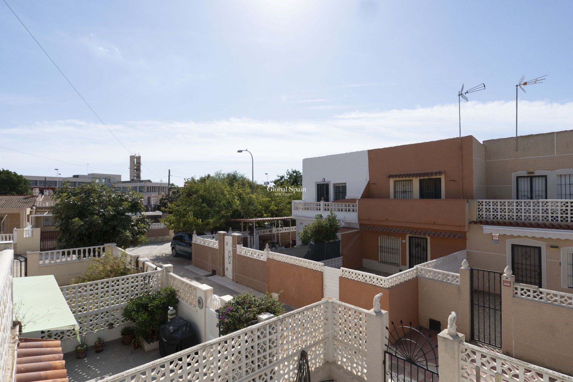 Resale - HOUSE -
TORREVIEJA - Torrevieja