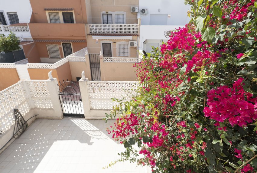 Resale - HOUSE -
TORREVIEJA - Torrevieja
