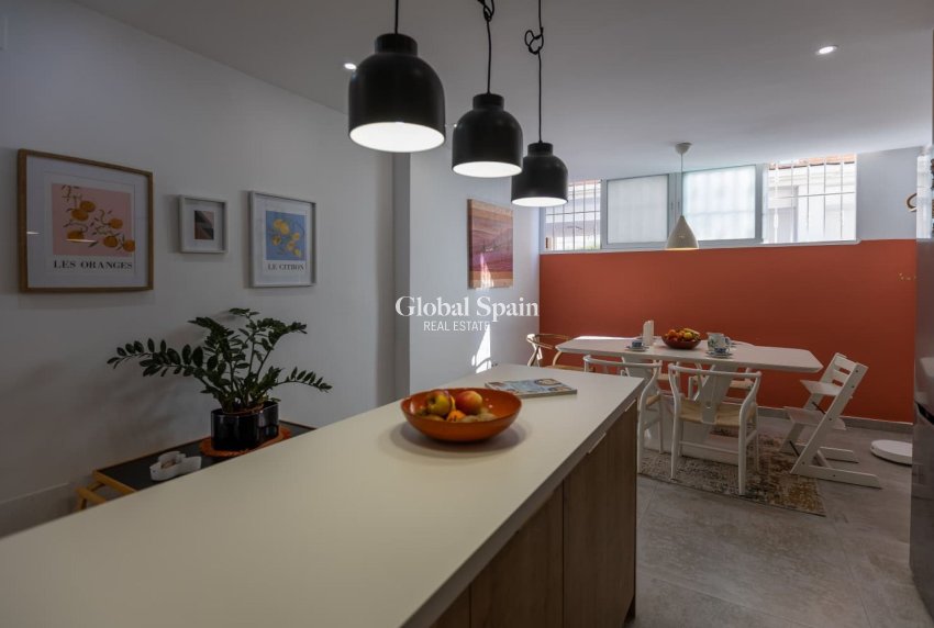 Resale - HOUSE -
TORREVIEJA - Torrevieja