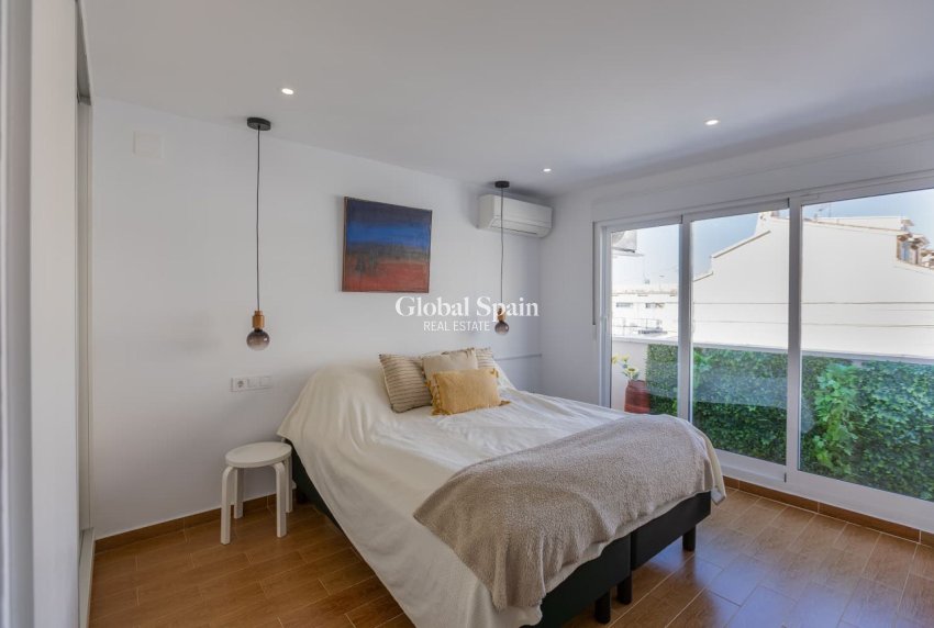 Resale - HOUSE -
TORREVIEJA - Torrevieja