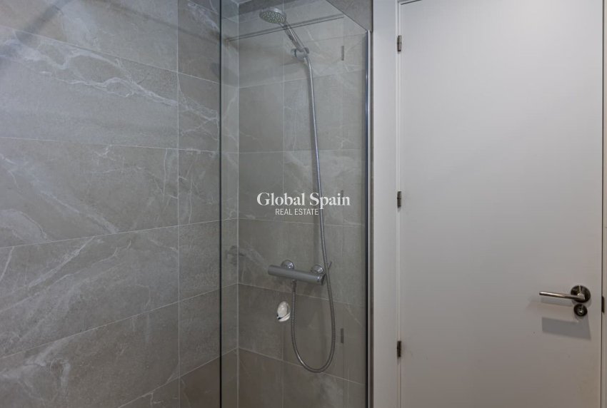 Resale - HOUSE -
TORREVIEJA - Torrevieja