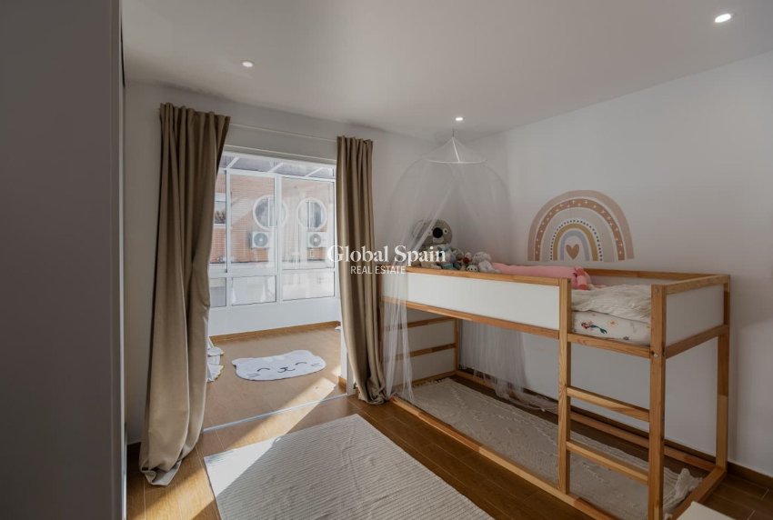 Resale - HOUSE -
TORREVIEJA - Torrevieja