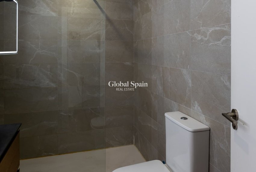 Resale - HOUSE -
TORREVIEJA - Torrevieja