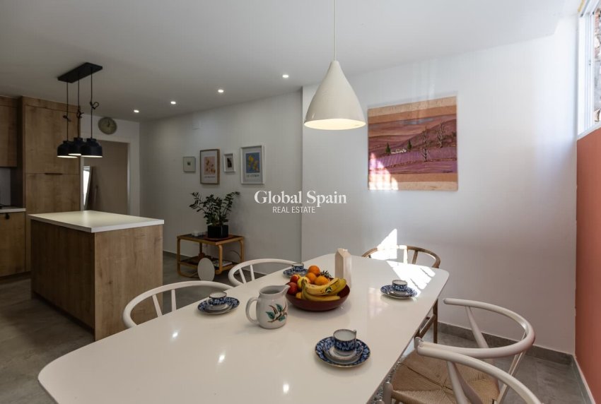 Resale - HOUSE -
TORREVIEJA - Torrevieja