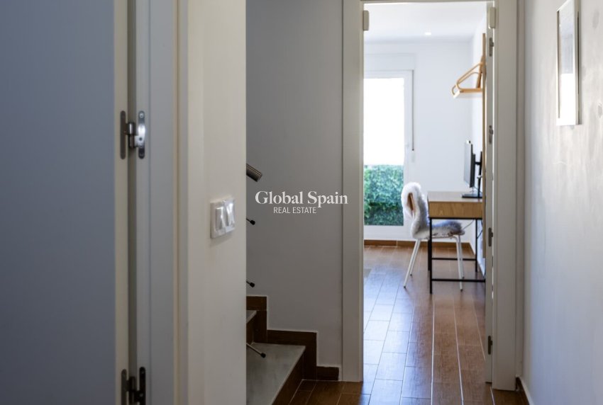 Resale - HOUSE -
TORREVIEJA - Torrevieja