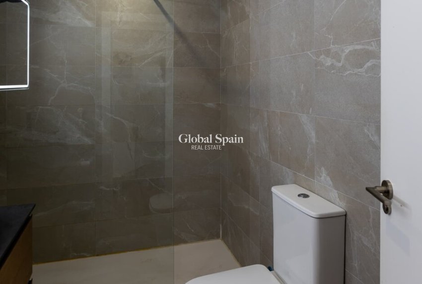 Resale - HOUSE -
TORREVIEJA - Torrevieja