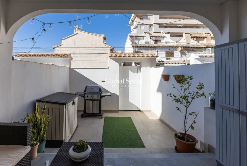 Resale - HOUSE -
TORREVIEJA - Torrevieja