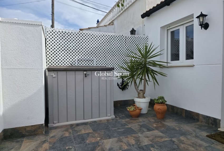 Resale - HOUSE -
TORREVIEJA - Torrevieja