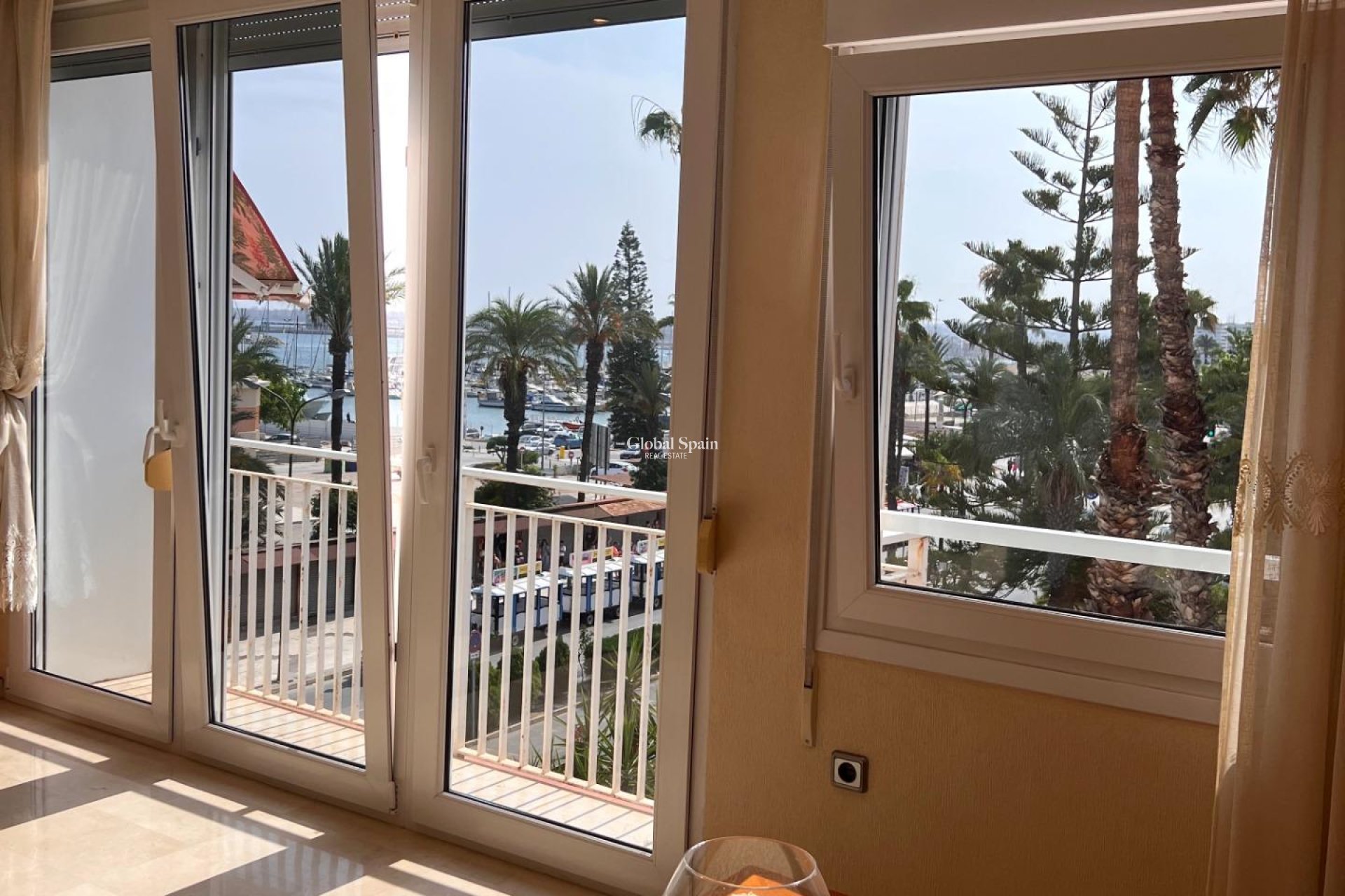 Resale - HOUSE -
TORREVIEJA - Torrevieja