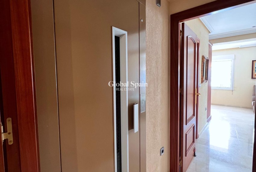 Resale - HOUSE -
TORREVIEJA - Torrevieja