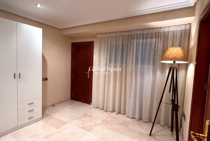 Resale - HOUSE -
TORREVIEJA - Torrevieja