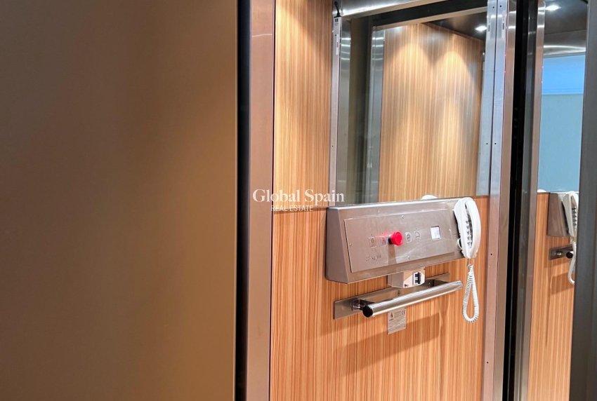 Resale - HOUSE -
TORREVIEJA - Torrevieja